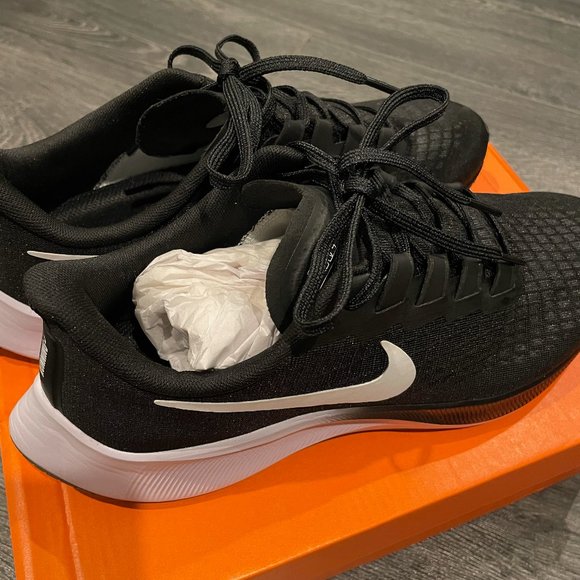 Nike Air Zoom Pegasus 37 US9 MEN'S Black & White Running shoes - Picture 1 of 8